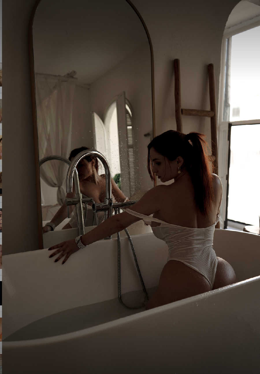 A playful frame from Miranda Faith nude — online in Tiba