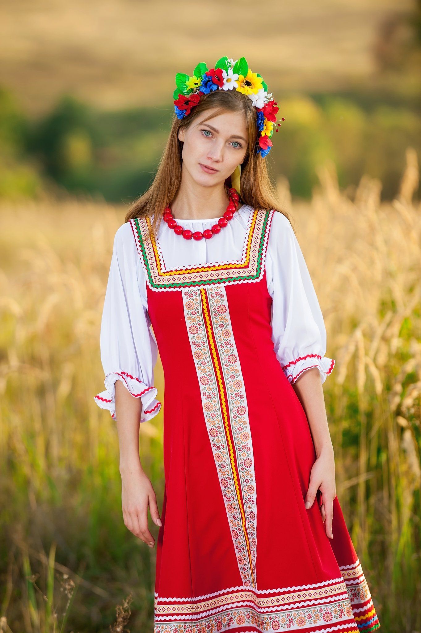 Women in Slavic costumes in Tiba