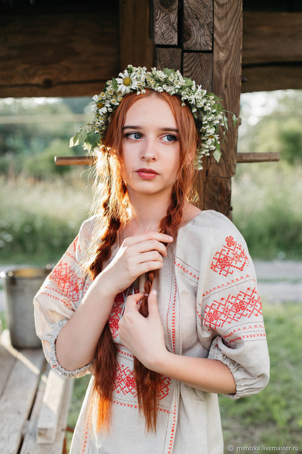 Girls in Slavic costumes in Tiba