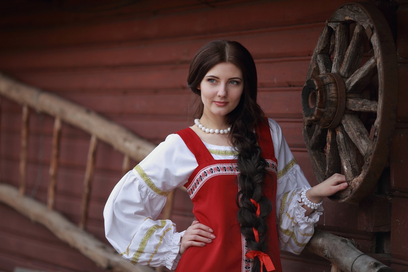 Girls in Slavic costumes in Tiba
