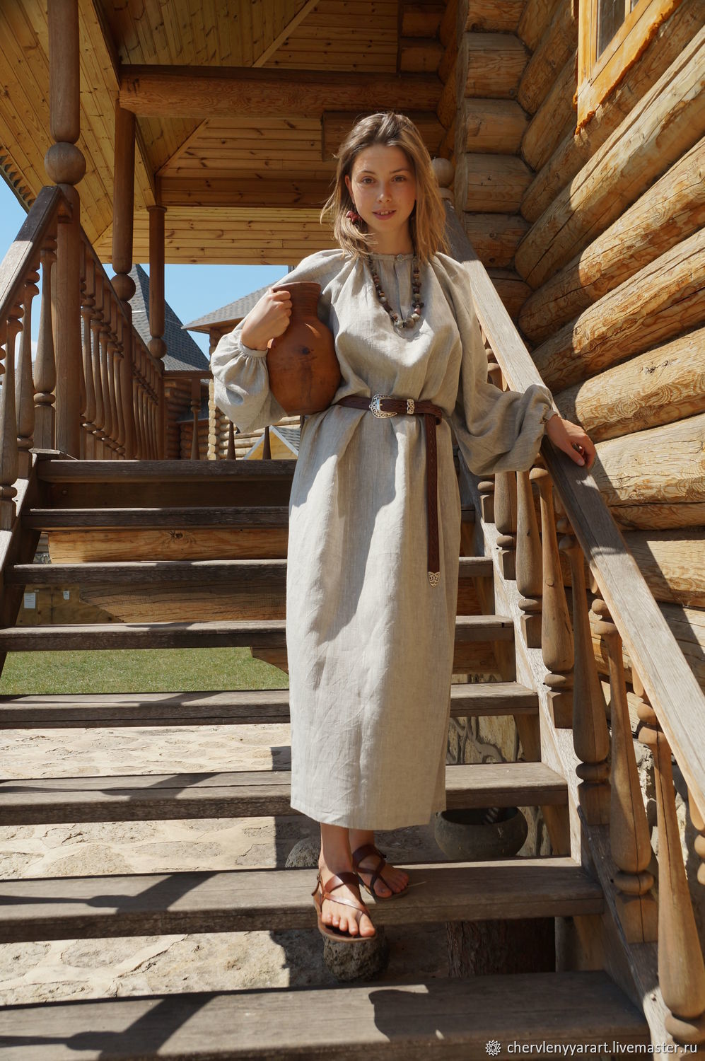 Girls in Slavic costumes in Tiba