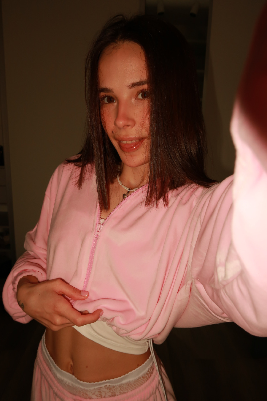 Tina brings the glow — live moments in Tiba