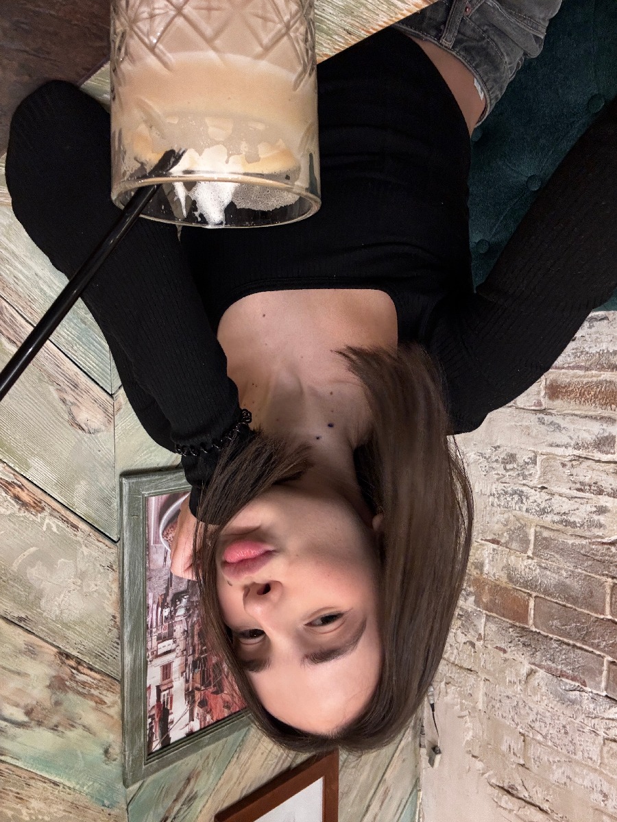 Fresh photos, fresh mood — Tina online in Tiba